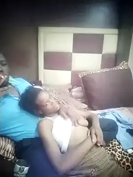 Snapshot of TinnyVsGiant chatting on November 8, 2025, 3:04 pm TinnyVsGiant online show from November 8, 2025, 3:04 pm