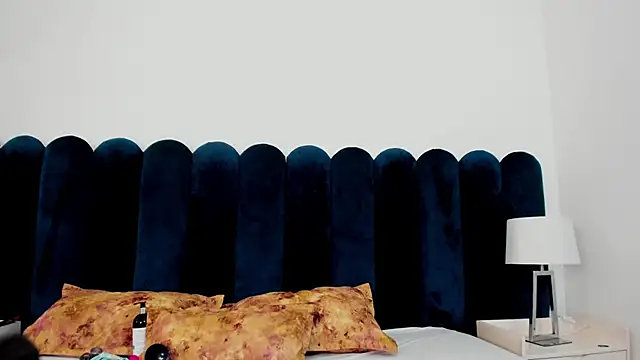 Snapshot of EmilyHanks_ chatting on November 28, 2025, 11:38 pm EmilyHanks online show from November 28, 2025, 11:38 pm