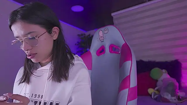 Lana Dreams  online show from March 17, 2026, 12:02 am