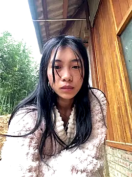 EmLy02 online show from November 13, 2025, 1:31 am