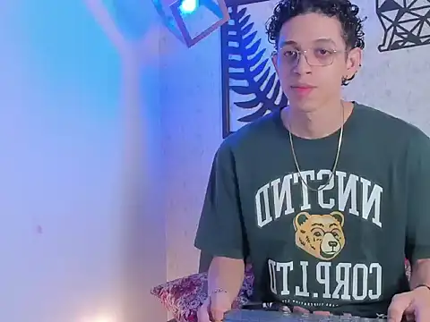 Snapshot of nicolai_drake chatting on September 18, 2025, 3:31 am nicolai drake online show from September 18, 2025, 3:31 am