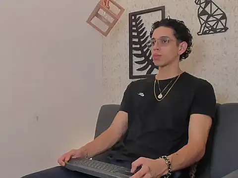 Snapshot of nicolai_drake chatting on September 17, 2025, 3:30 am nicolai drake online show from September 17, 2025, 3:30 am