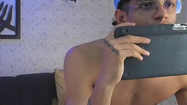 nicolai drake online show from October 27, 2025, 7:53 am