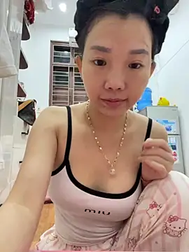 Snapshot of Miumieu chatting on November 22, 2025, 1:32 pm Miumieu online show from November 22, 2025, 1:32 pm