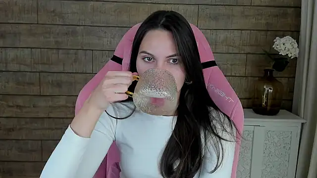 AlisaVersailles online show from October 9, 2025, 4:13 am