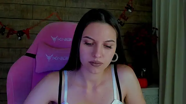 AlisaVersailles online show from November 3, 2025, 4:21 pm