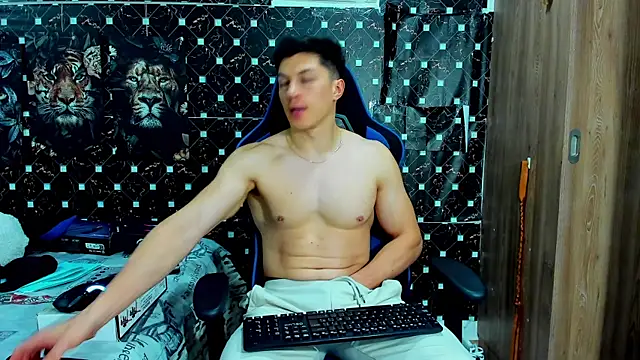 javiersexymann online show from May 3, 2026, 11:30 pm