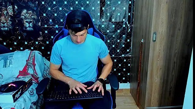 javiersexymann online show from January 9, 2026, 10:39 pm