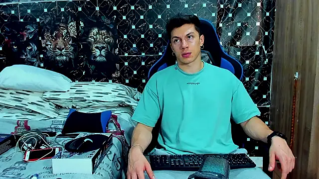 javiersexymann online show from February 27, 2026, 10:09 pm