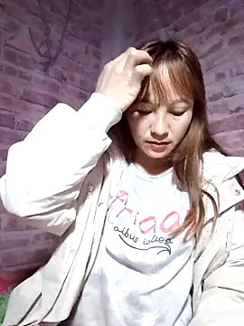 Mini3333 online show from March 4, 2026, 6:15 pm