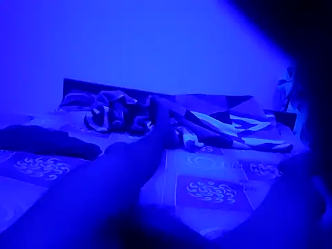 sanddyk99 online show from October 12, 2025, 6:42 pm