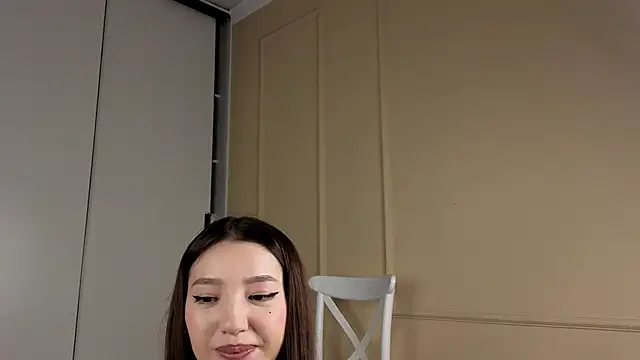 yayongg online show from October 1, 2025, 1:26 pm