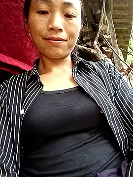 lucybaby00 online show from May 4, 2026, 10:40 am