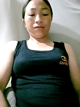 lucybaby00 online show from April 20, 2026, 9:27 pm