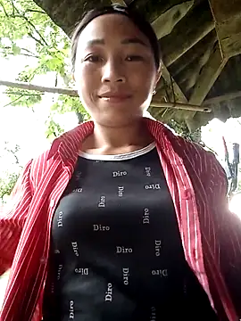 lucybaby00 online show from April 27, 2026, 9:07 am