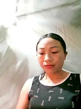 lucybaby00 online show from December 16, 2025, 7:18 pm