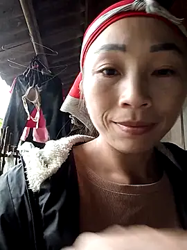 lucybaby00 online show from November 12, 2025, 4:16 am