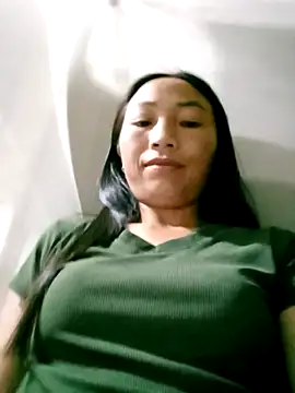 lucybaby00 online show from April 28, 2026, 8:13 pm