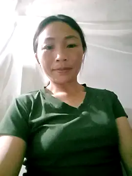 lucybaby00 online show from May 5, 2026, 10:57 pm