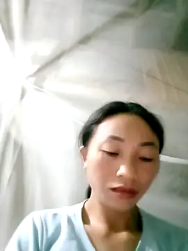 lucybaby00 online show from October 6, 2025, 9:15 pm