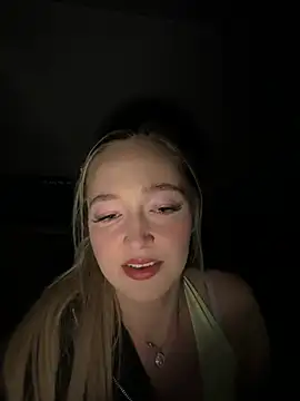 Snapshot of emilypeperoni chatting on April 30, 2026, 8:16 pm emilypeperoni online show from April 30, 2026, 8:16 pm