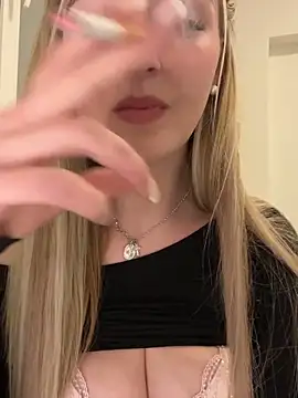 Snapshot of emilypeperoni chatting on April 11, 2026, 8:23 pm emilypeperoni online show from April 11, 2026, 8:23 pm