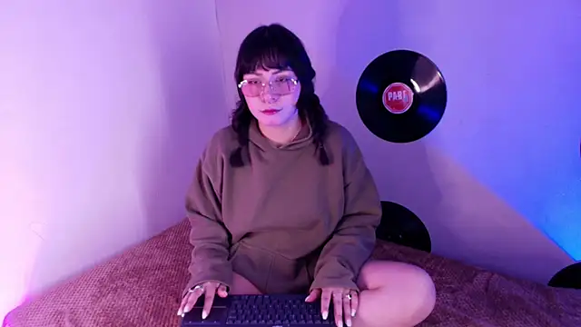 kitty malach online show from May 3, 2026, 3:33 am