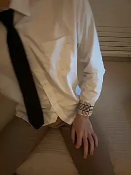 max x xine  online show from October 23, 2025, 3:00 pm