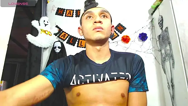 Snapshot of Angel_latinboy chatting on October 14, 2025, 10:09 pm Angel latinboy online show from October 14, 2025, 10:09 pm