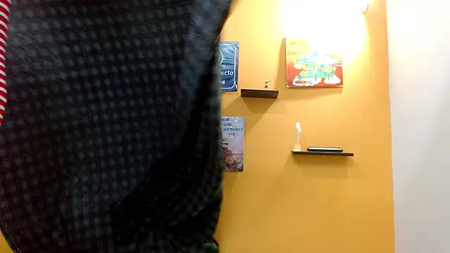 skinnyverus18 online show from October 27, 2025, 7:04 pm