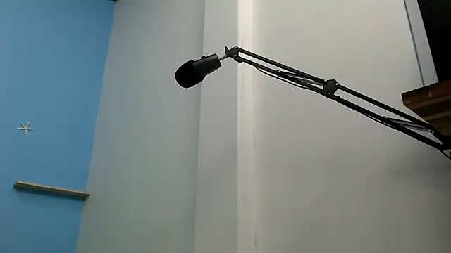 skinnyverus18 online show from June 10, 2026, 1:45 pm