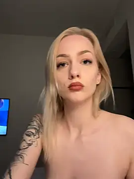 Snapshot of DaryaDoll chatting on April 14, 2026, 11:32 pm DaryaDoll online show from April 14, 2026, 11:32 pm