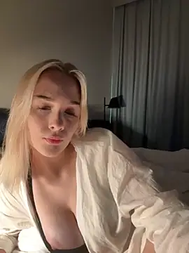 Snapshot of DaryaDoll chatting on November 5, 2025, 8:17 am DaryaDoll online show from November 5, 2025, 8:17 am