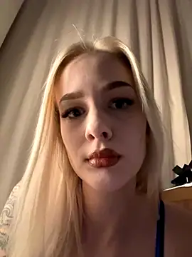 Snapshot of DaryaDoll chatting on November 18, 2025, 9:07 pm DaryaDoll online show from November 18, 2025, 9:07 pm