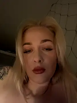 DaryaDoll online show from December 17, 2025, 10:15 pm