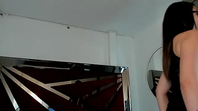 Snapshot of SaraWagner_ chatting on February 22, 2026, 12:02 am SaraWagner online show from February 22, 2026, 12:02 am