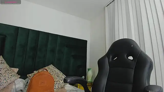 SaraWagner  online show from October 20, 2025, 12:24 am