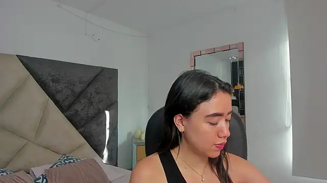 Snapshot of SaraWagner_ chatting on July 2, 2026, 12:22 pm SaraWagner online show from July 2, 2026, 12:22 pm