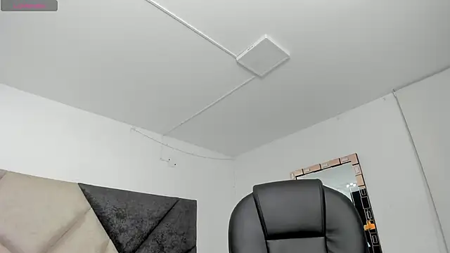 Snapshot of SaraWagner_ chatting on March 13, 2026, 12:04 am SaraWagner online show from March 13, 2026, 12:04 am