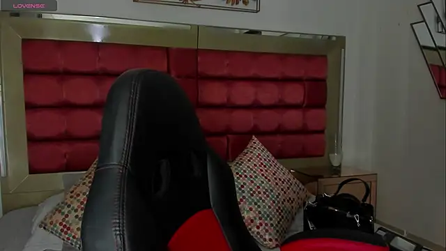 Snapshot of SaraWagner_ chatting on February 10, 2026, 11:48 pm SaraWagner online show from February 10, 2026, 11:48 pm