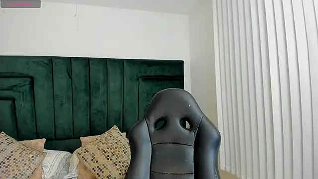 Snapshot of SaraWagner_ chatting on February 5, 2026, 11:55 pm SaraWagner online show from February 5, 2026, 11:55 pm