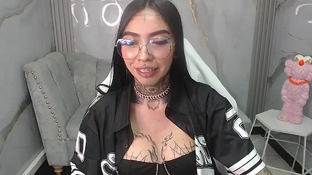 Snapshot of Ashley_Blum_v chatting on October 19, 2025, 1:03 pm Ashley Blum v online show from October 19, 2025, 1:03 pm