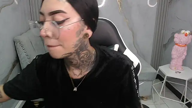 Snapshot of Ashley_Blum_v chatting on November 28, 2025, 8:09 pm Ashley Blum v online show from November 28, 2025, 8:09 pm