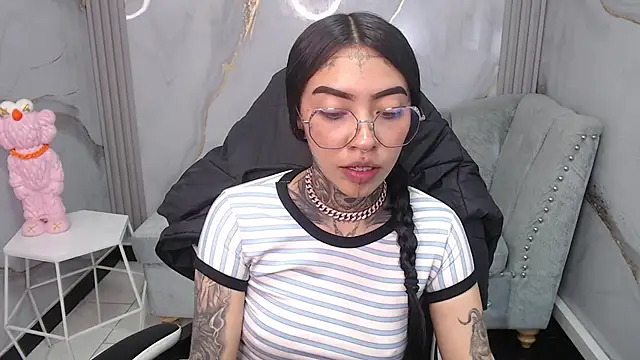 Snapshot of Ashley_Blum_v chatting on October 30, 2025, 1:09 pm Ashley Blum v online show from October 30, 2025, 1:09 pm