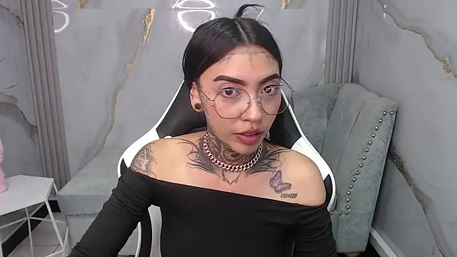 Snapshot of Ashley_Blum_v chatting on October 29, 2025, 8:08 pm Ashley Blum v online show from October 29, 2025, 8:08 pm