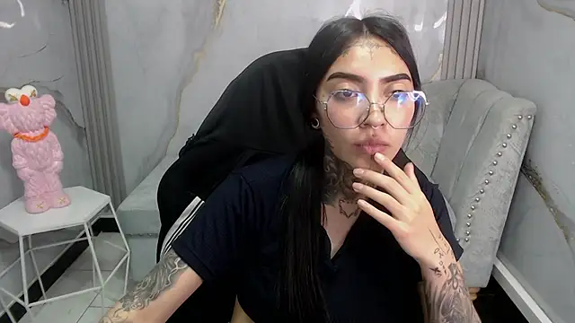 Snapshot of Ashley_Blum_v chatting on October 25, 2025, 1:05 am Ashley Blum v online show from October 25, 2025, 1:05 am