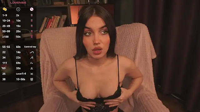 Snapshot of Kamila_Bell chatting on November 18, 2025, 10:13 pm Kamila Bell online show from November 18, 2025, 10:13 pm