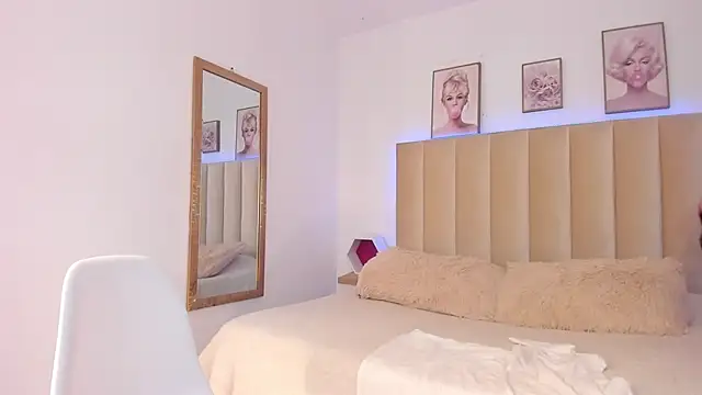 Snapshot of Miacorner_ chatting on October 10, 2025, 12:39 pm Miacorner online show from October 10, 2025, 12:39 pm