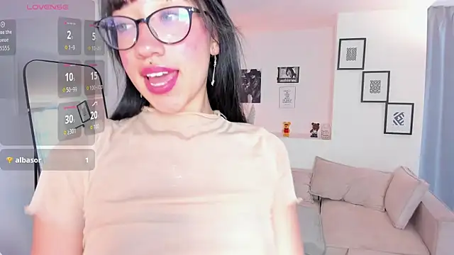 Snapshot of Miacorner_ chatting on November 18, 2025, 8:34 pm Miacorner online show from November 18, 2025, 8:34 pm