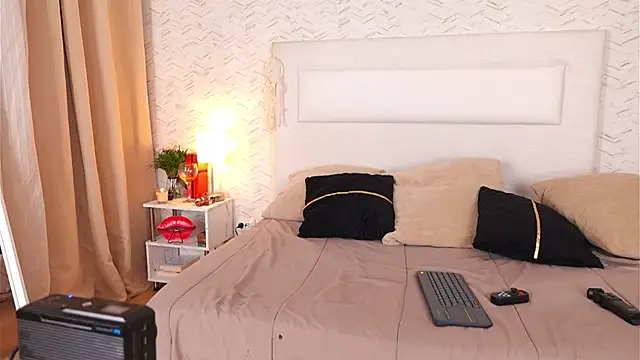 DahliaRosee online show from April 28, 2026, 8:02 pm